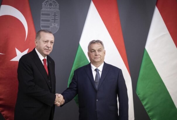 Orbán Viktor a türk tanács találkozójára utazik, Erdogannal is tárgyal