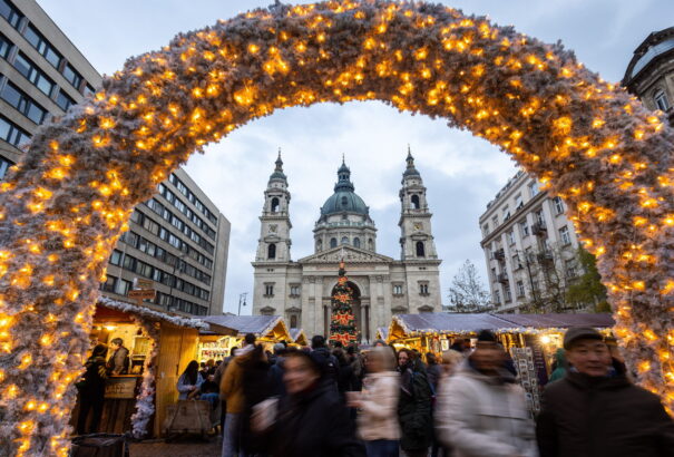 Megnyitotta kapuit a Vörösmarty téri és a Szent István téri karácsonyi vásár Budapesten