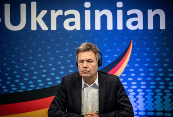 Ha nem vagy elég profi, legalább tűnj annak – a német gazdasági miniszter imázsfejlesztéssel javítana népszerűségi indexén