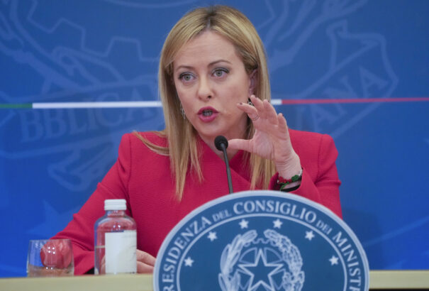 A Meloni-kormány csökkenti, majd eltörli az alapjövedelmet