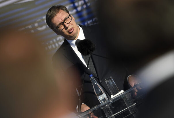 Készenlétbe helyezték a szerb katonaságot