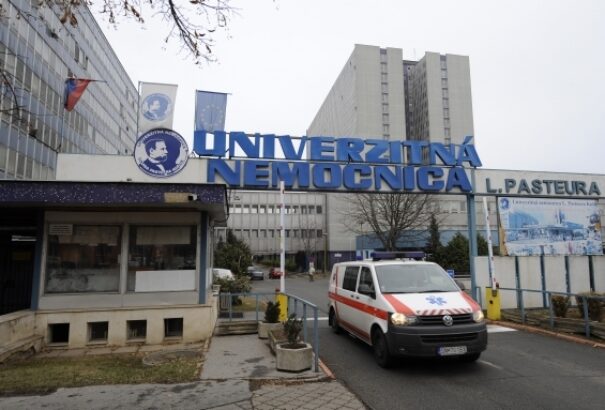 A kassai és a zsolnai kórház egyelőre nem halasztja el és nem mondja le a műtéteket