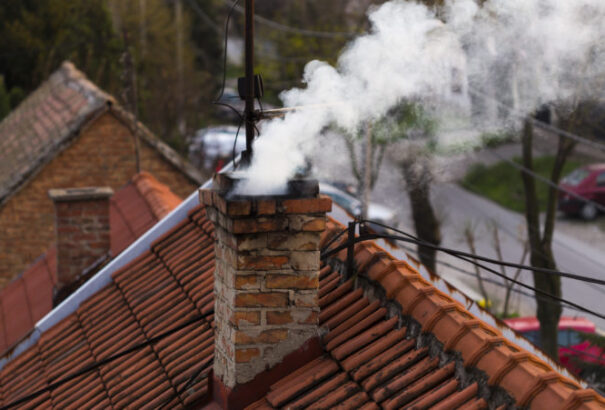 Szemétégetőkké válnak télen a falvaink? Zsolna és Besztercebánya megye háztartásai használnak leginkább szilárd tüzelőanyagot fűtésre