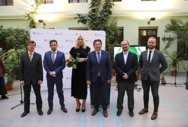 Budaj egy bi-gender DJ-t is kitüntetett a környezetvédelmi minisztérium díjával