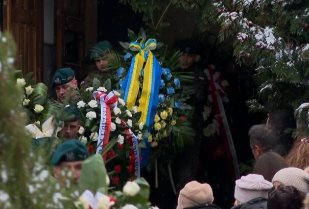 „Kemény közösség vagyunk. Elviseljük” – Szombaton eltemették a lengyel rakétaincidens egyik áldozatát