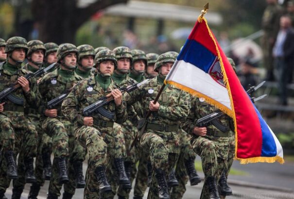 Készenlétbe helyezték a szerb katonaságot