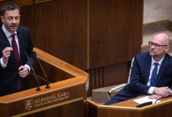 Megkezdődött a Heger-kormány leváltását célzó rendkívüli parlamenti ülés