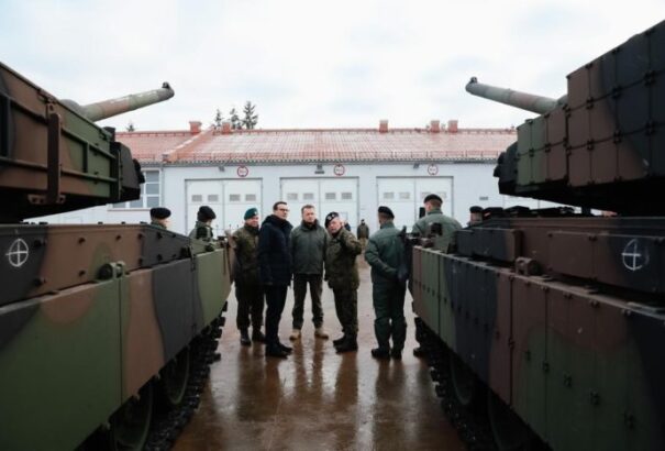 Megérkeztek Lengyelországba az első dél-koreai „Fekete Párduc” harckocsik (képekkel)
