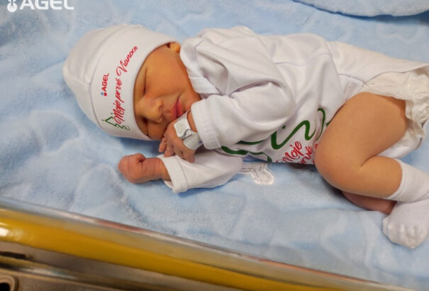 A 800. babát köszöntötte a komáromi kórház szenteste napján