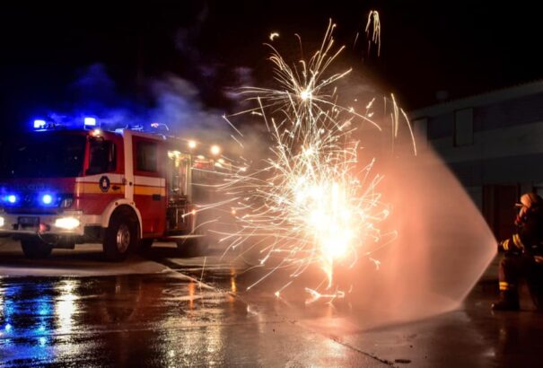 A tűzoltók óva intenek a tűzijátékok nem megfelelő kezelésétől