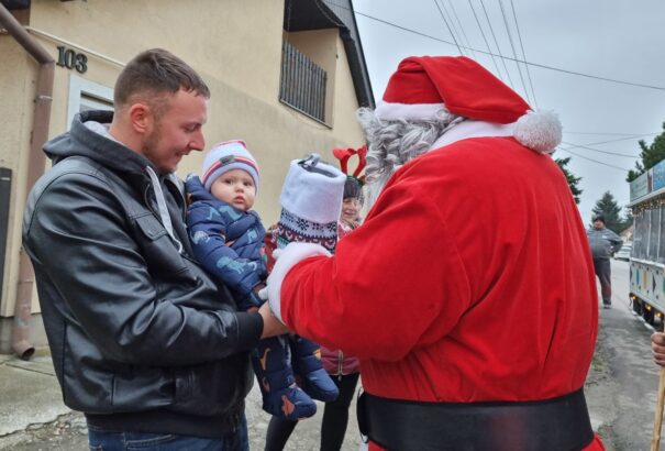 Táncoló és mókás Mikulás járt Nyárasdon – Képekkel