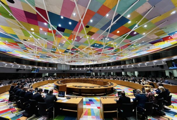 Szijjártó: értelmes kérdésekkel kellene foglalkozni a gázársapkával való szerencsétlenkedés helyett