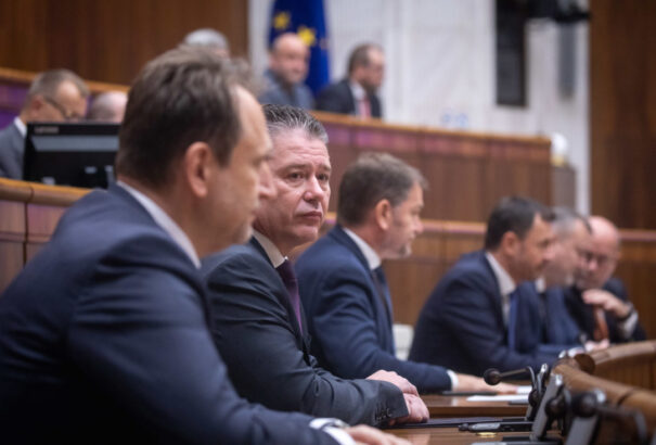 Mikulec marad, nem ment át az ellene benyújtott bizalmatlansági indítvány