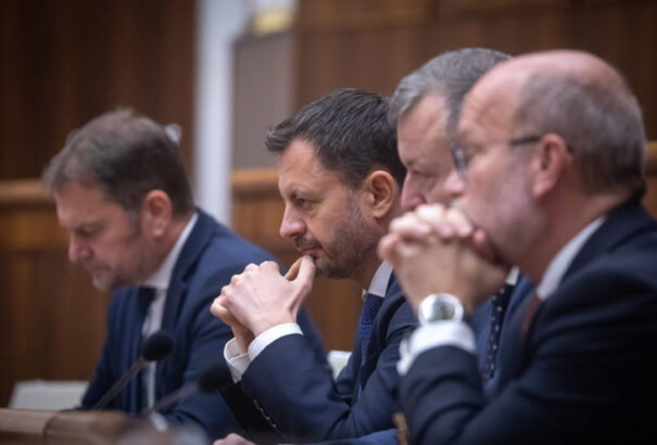 Elképesztő politikai játszmák zajlanak a háttérben, Heger taktikai okokból a lemondást fontolgatja