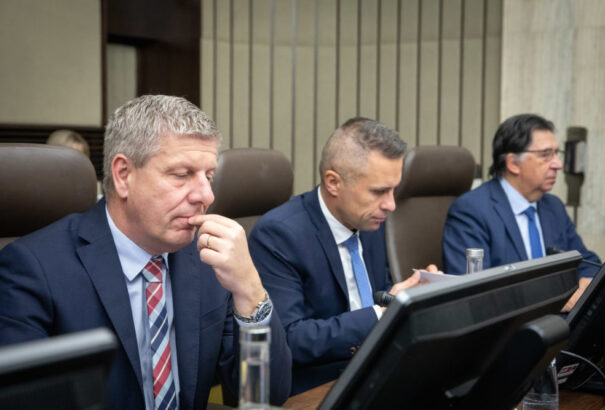 Elnapolták a parlament mai ülését