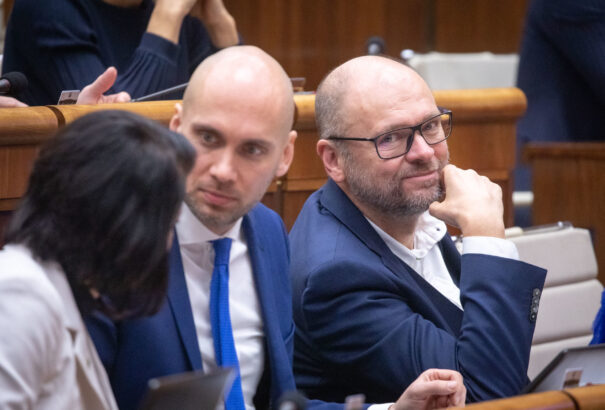 A „progresszív puccs” előtt darabjaira hullott a politikai mezőny, nincsenek oldalak, sem szövetségesek