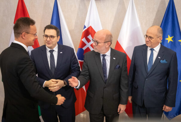 Káčer úgy kibukott Szijjártó és Fico találkozója miatt, hogy majdnem lefújta a V4 külügyminiszteri találkozóját