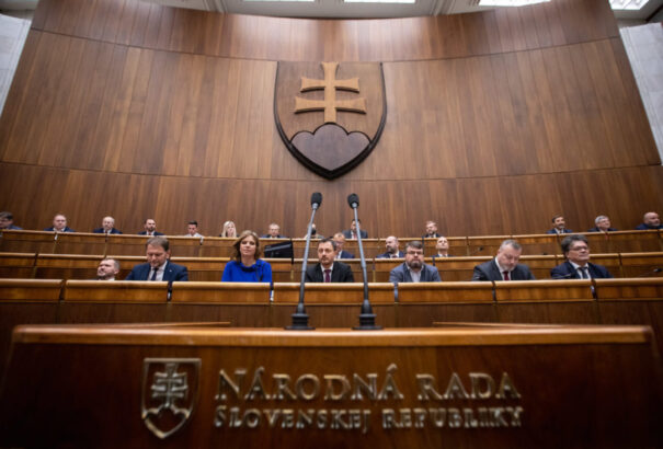 AKO-felmérés: Nyolcpárti parlament a láthatáron – a Szövetség-Aliancia nélkül