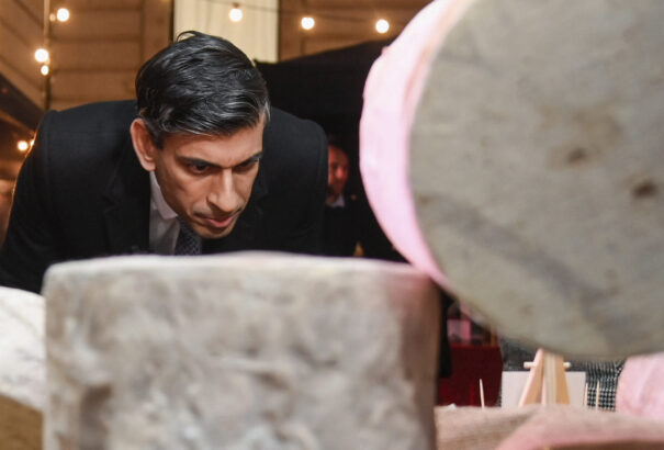 Nagyot bukott Rishi Sunak pártja