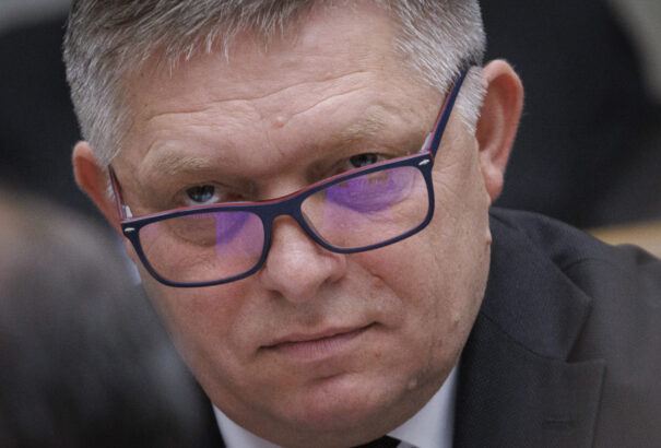 Fico: A Smer megszavazza a kormány elleni bizalmatlansági indítványt