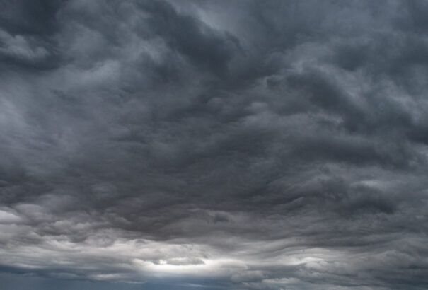 Túlnyomóan borongós idővel zárul a hét