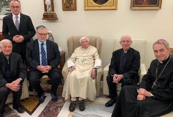 Stabilizálódott XVI. Benedek emeritus pápa egészségi állapota