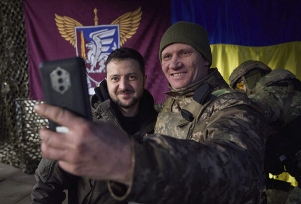 Zelenszkij a donyecki harcokban résztvevő ukrán katonákkal találkozott