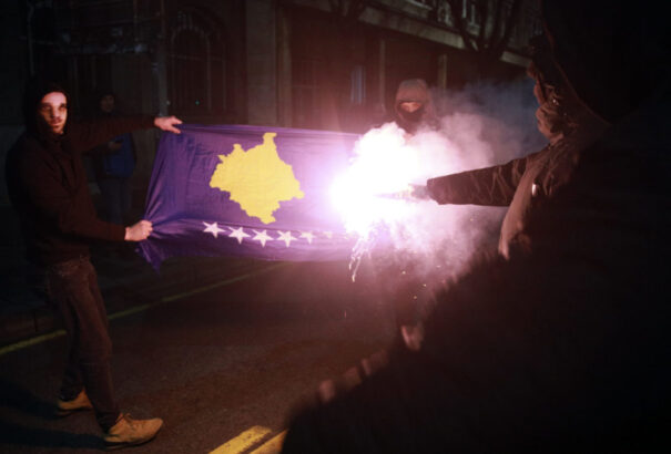 Lesz-e újabb „ukrán válság” Európában? Pattanásig feszült a helyzet Észak-Koszovóban