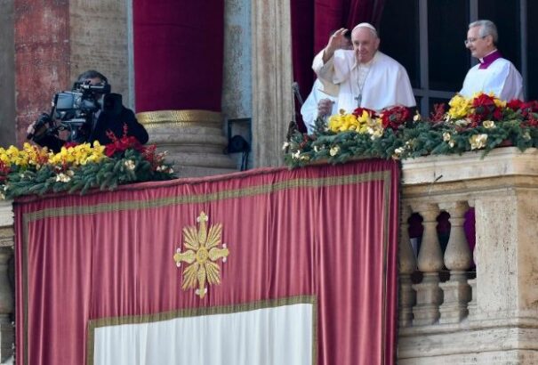 Ferenc pápa: békeínségtől szenved a világ