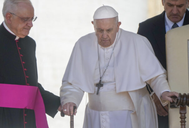 Ferenc pápa 2013-ban aláírta a lemondását arra az esetre, ha romlana az egészségi állapota