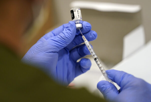 Már vizsgálja az ügyészség Von der Leyen vakcinabotrányát. Közben milliószámra ömlik az oltóanyag Szlovákiába