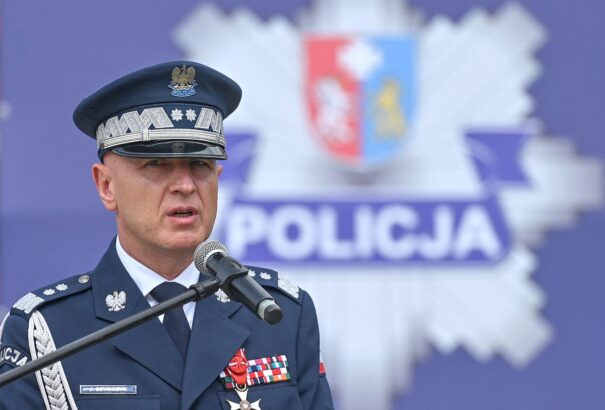 Kínos incidens Lengyelországban: a felrobbant ukrán ajándék miatt megsüketült a rendőrfőnök