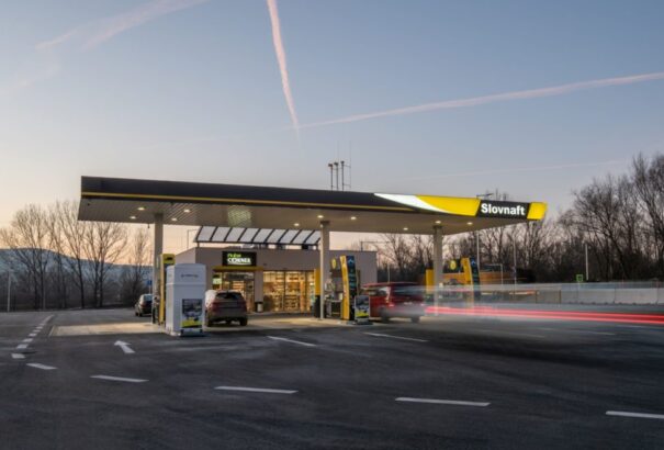 A parlament jóváhagyta a rendkívüli különadót a Slovnaft számára