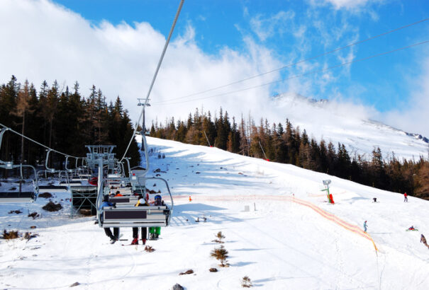A Kto vlastní.sk internetes térkép szállodák és síterepek rejtett tulajdonosait tárja fel. Kollár és ismert pénzemberek neve is fellelhető