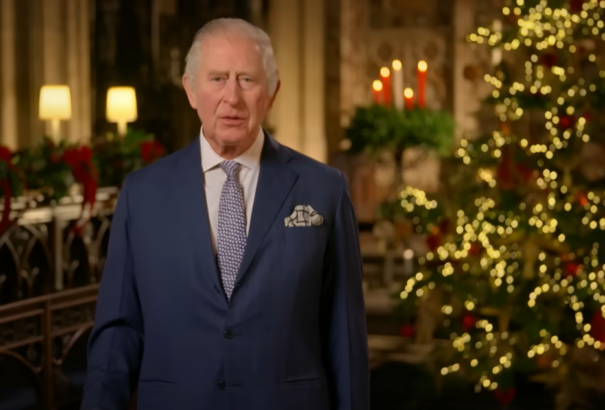 Néhai édesanyjáról emlékezett meg uralkodóként elmondott első karácsonyi üzenetében III. Károly brit király
