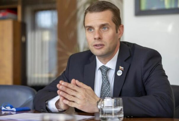 Klus párttagsága megszüntetését kérte az SaS-ben a bizalmatlansági indítvány miatt