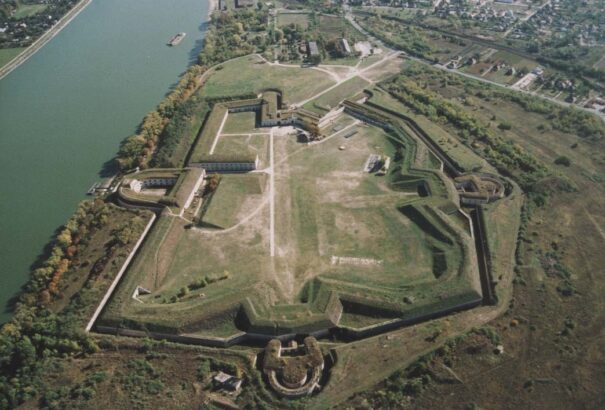 Komárom: A régészek megmunkált köveket és egy ősi híd famaradványait fedezték fel Izsa környékén