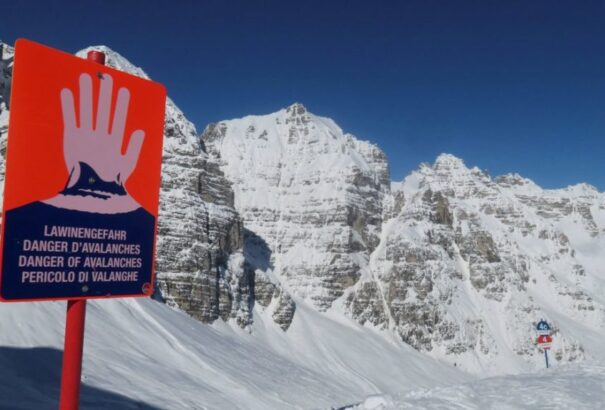 Négyen sérültek meg a vasárnapi ausztriai lavinaomlásban, eltűntek nincsenek