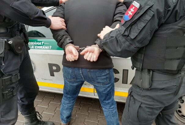 A NAKA őrizetbe vette a Pénzügyi Hatóság több tagját