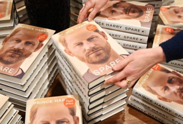 Megjelent Harry herceg emlékirata – egyszerre 16 nyelven adták ki