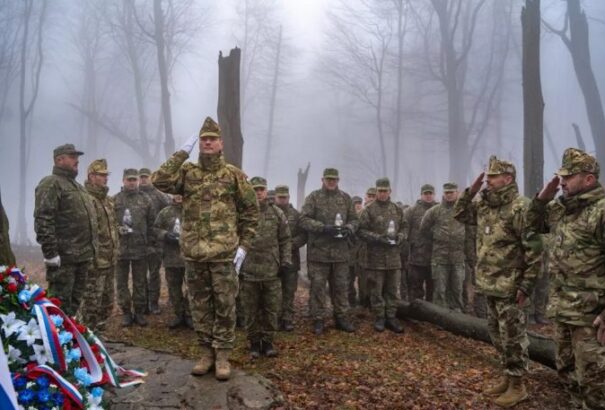 Szlovák és magyar katonák emlékeztek a hejcei tragédia áldozataira