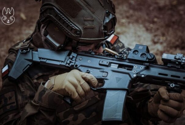 Csupán a lengyelek harmada támogatja a kötelező katonai szolgálat visszaállítását