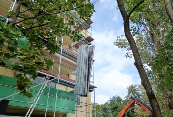 Ha egy toronyház erkélyeit felújítják – Képekkel