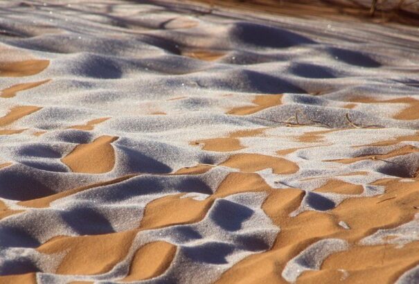 Havazott a Szaharában, fehérbe borult a sivatag