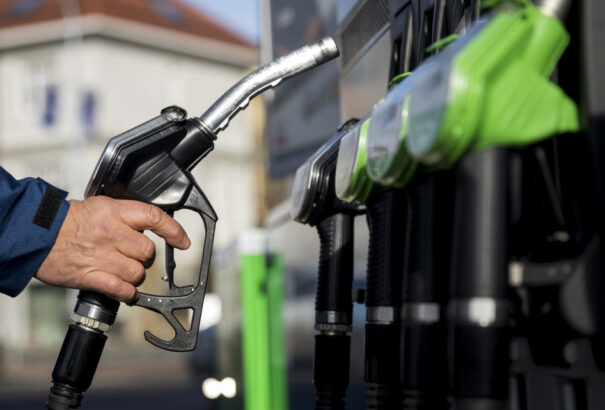Az év végén alig mozdult az üzemanyagok ára – a szakértő szerint trendváltás jön