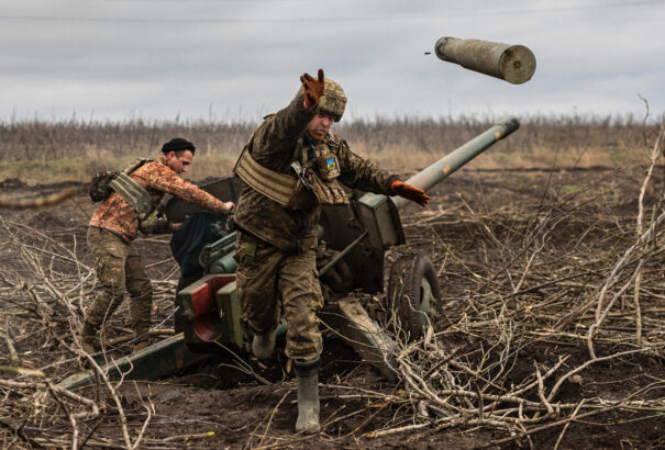 Román miniszter: Bukarest nem Ukrajnának, hanem saját magának és NATO-tagországoknak fog lőszert gyártani