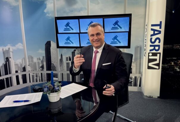 Orbán Viktor példája nyomán alakítana nemzeti blokkot az SNS a Smerrel és a HLAS-szal