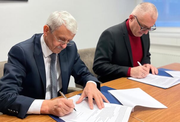 Dzurinda és a SPOLU közös jövőről szóló memorandumot írt alá