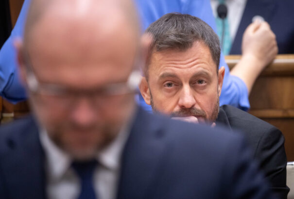 Új kormányzótöbbség még nincs, Hegerék még a tárgyalásokat sem tudják káosz nélkül lezavarni