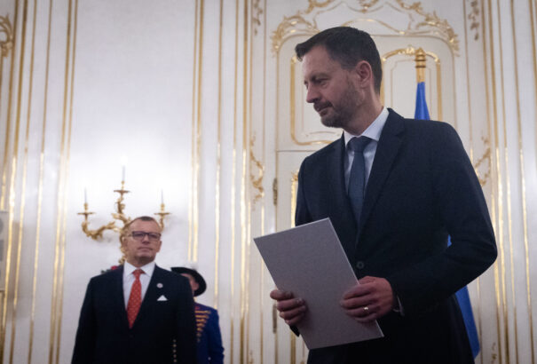 Az SaS kikosarazta Hegert, a kormányfő tárgyalásokat kezdeményez az előrehozott választásokról